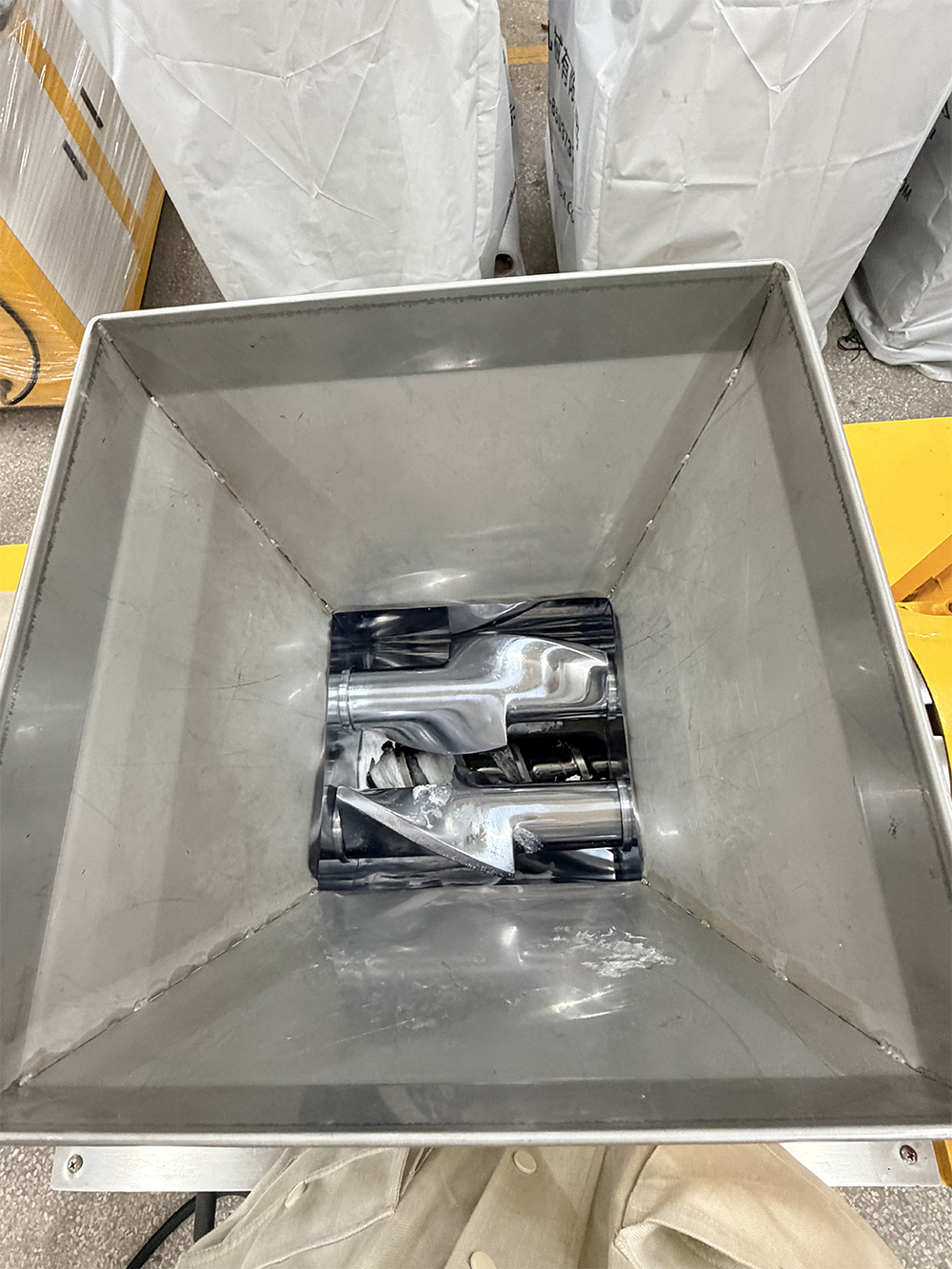 雙（shuāng）腕喂料螺杆擠出機 PVC材料擠出機